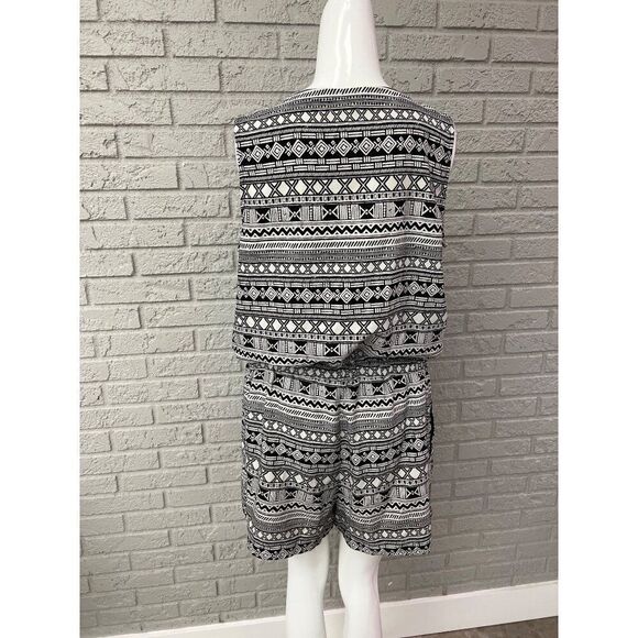 Merona Women Black White Aztec Geometric Print Romper Size XL - Picture 2 of 10